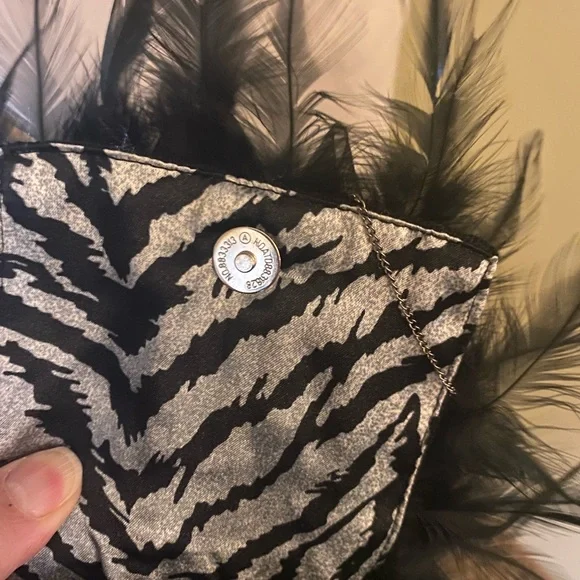 Alice + Olivia knit hobo handbag - Picture 4 of 7